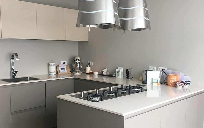   Cucina Tre O Fenix color castoro con top in quarzo - Centro Cucine Team Ferrara