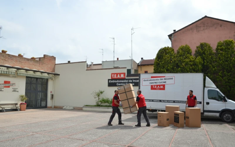   montatori.webp - Centro Cucine Team Ferrara